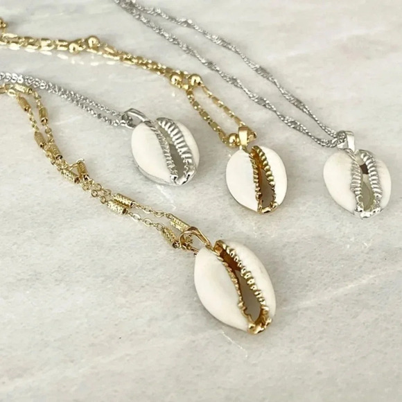 Chic Savvy Jewelry - Cowrie Shell Necklace